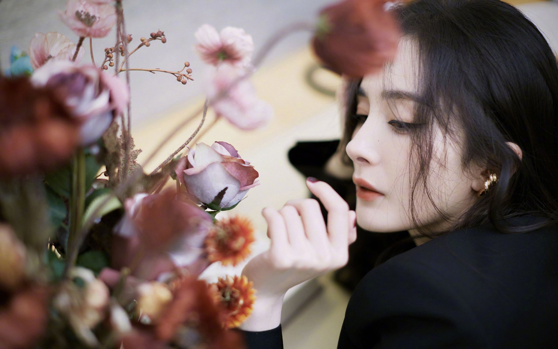 随机特色沙滩瑜伽静修,身心放松的海边之旅,海边练瑜伽的那个人是谁