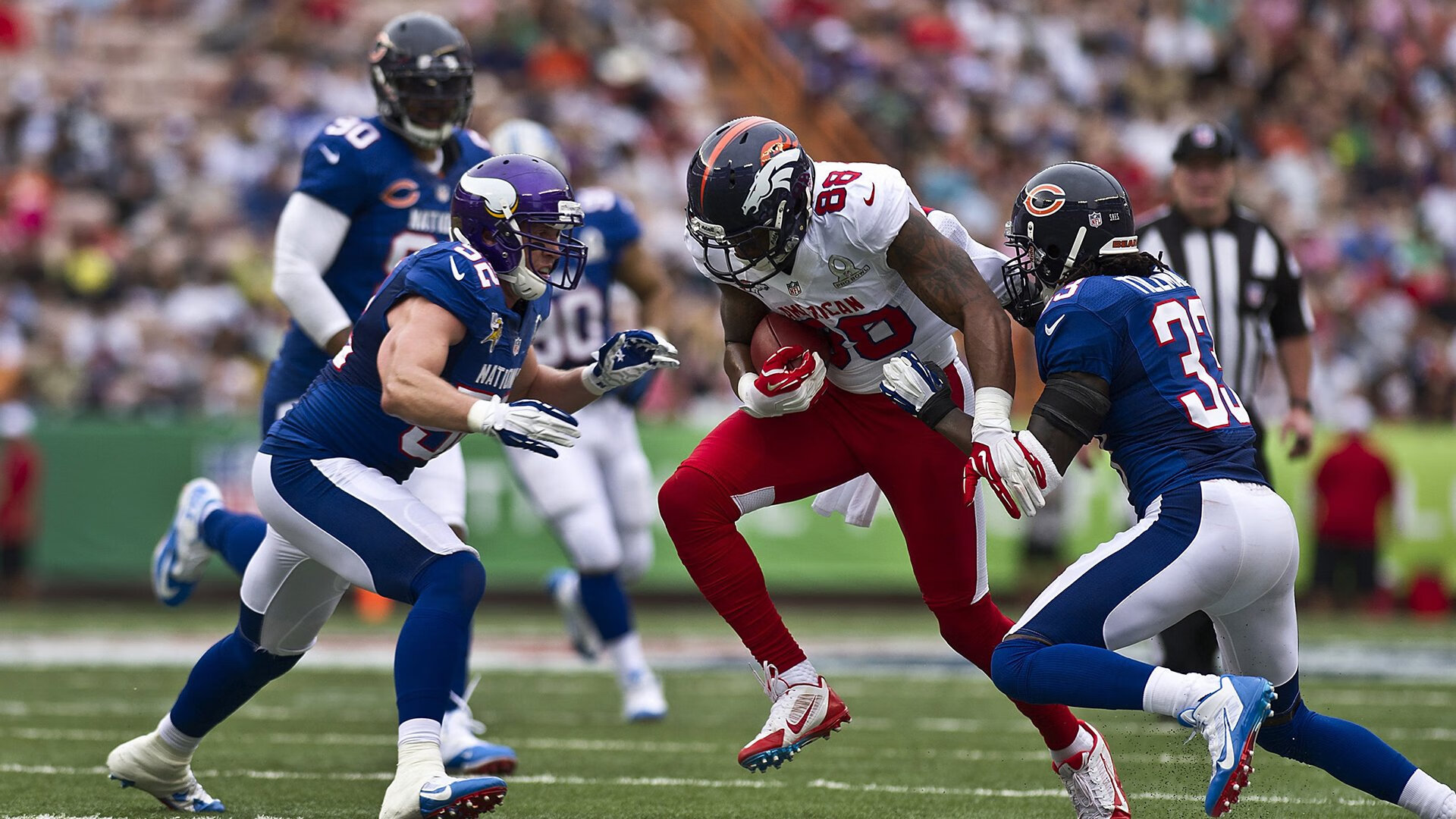 _花样滑冰世界锦标赛：精彩绝伦的技艺展示_，花样滑冰世锦赛现场,伴随着音乐的高潮